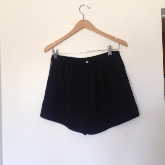 Adorable shorts - Picture 2 of 2